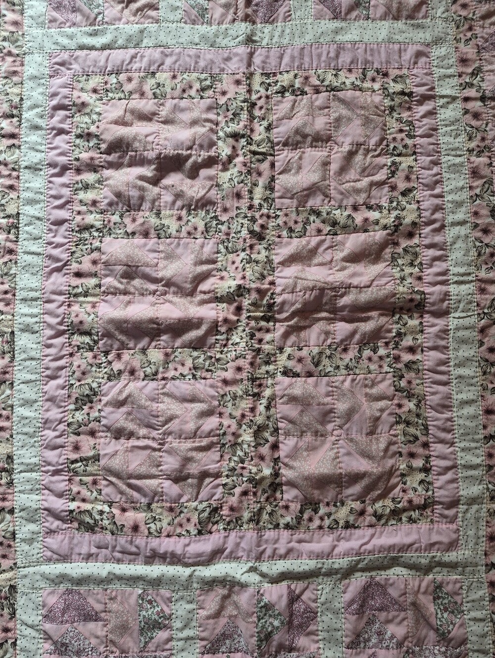 🩷💚🤍Handmade Patchwork Quilt - Picture 4 of 12